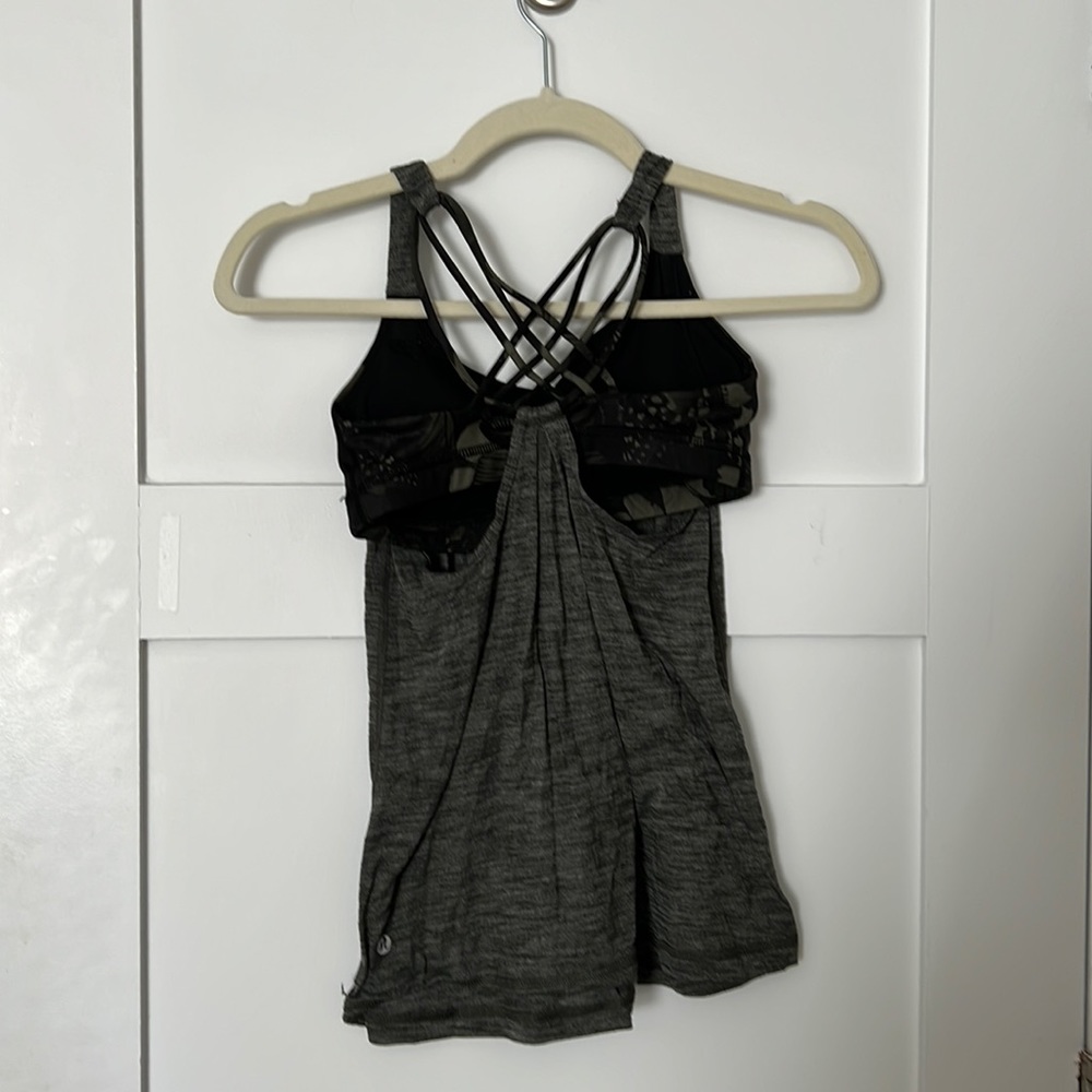Preowned Lululemon top w/ built in bra, size 2